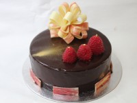 チョコレートと<br>ラズベリーの<br>デザートケーキ